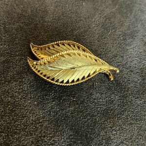 Vintage Double Leaf Pin Brooch
